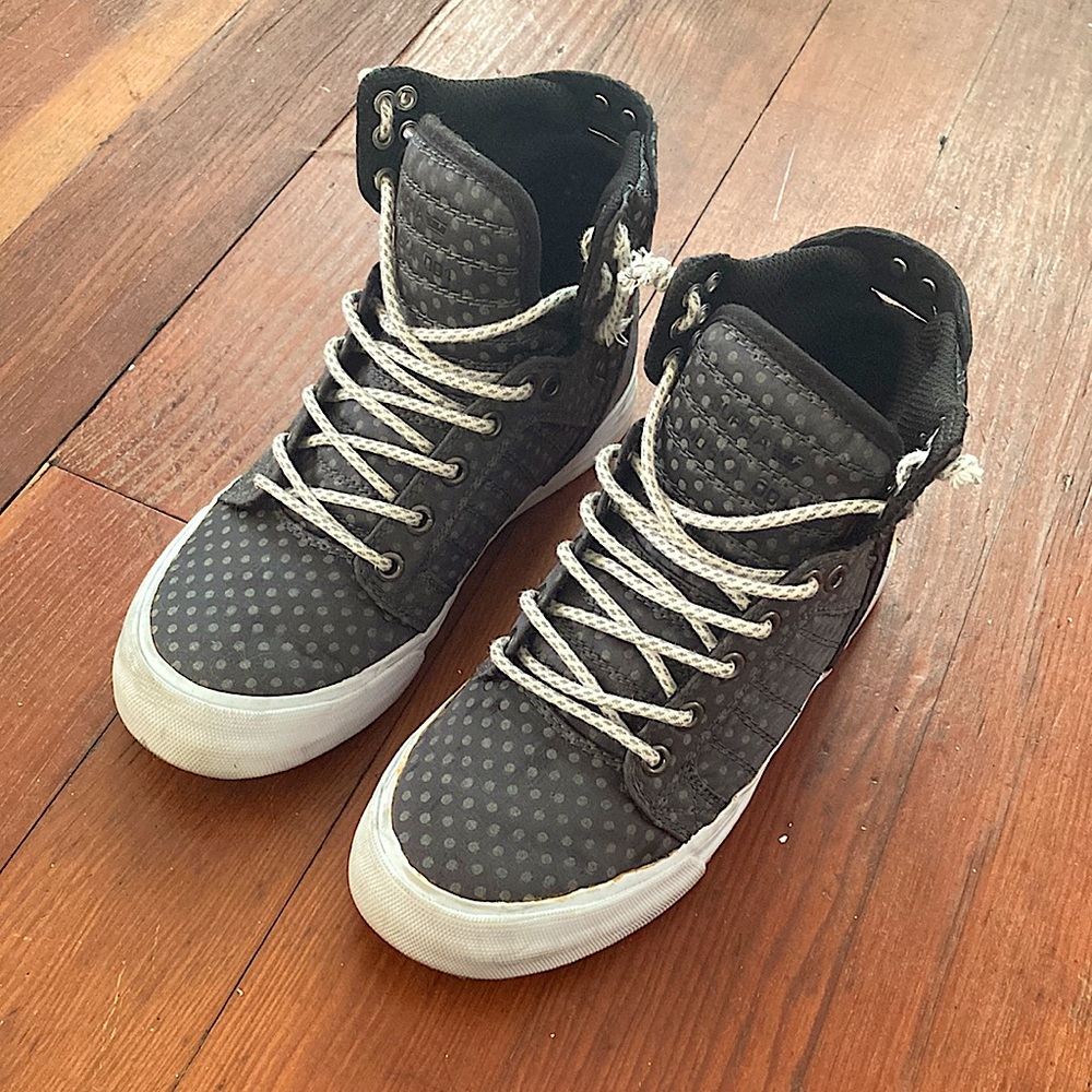 Excellent condition supra sky tops.